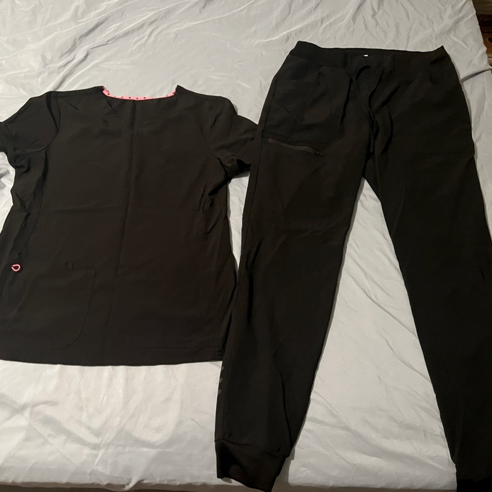 Medium scrub jogger set